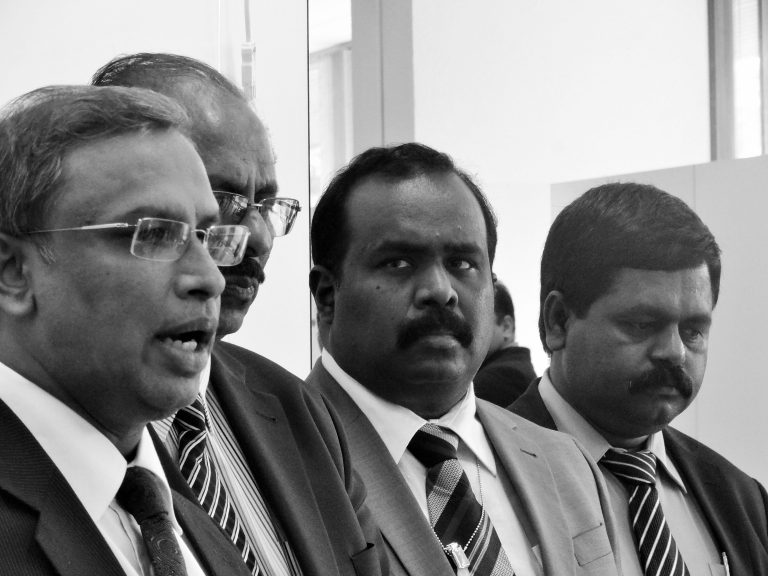 TNA දැඩි ස්ථාවරයක; සුමන්දිරන් ජිනීවා යයි