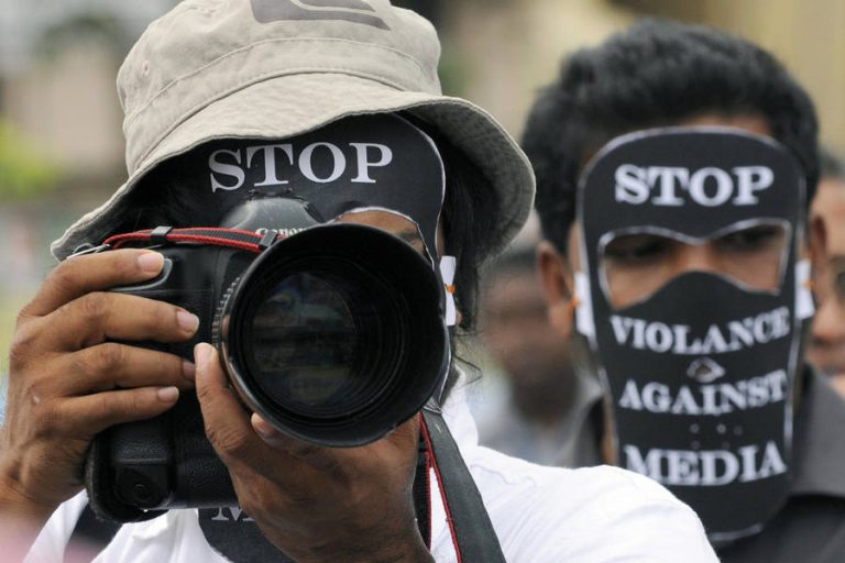 රජයේ වෛද්‍යවරයකුගෙන් මාධ්‍යවේදියකුට ගුටි!