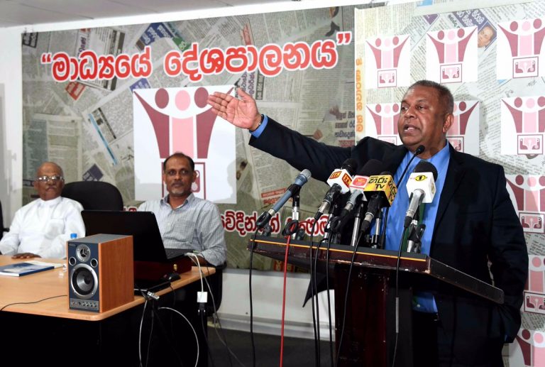 රාජ්‍ය මාධ්‍ය තමන් දේශපාලනිකව පාලනය කරන බව මාධ්‍ය ඇමැති සමරවීර ප්‍රසිද්ධියේම කියයි!