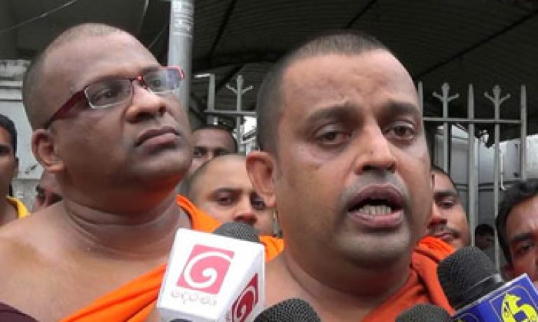 ඥාණසාර නම් වූ රැඳවියා, ‘සිවුර’ සහ ‘ජම්පරය’  – සම්පත් සමරකෝන්