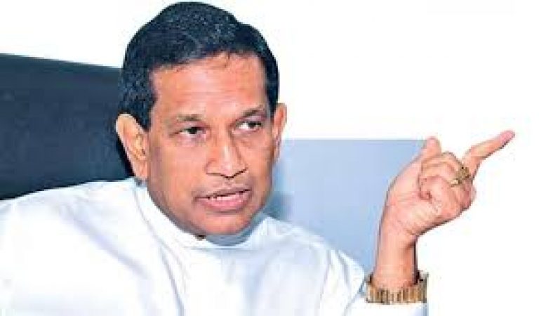 සිරිසේනගේ පිටිකිරි විසයි කතාවට රාජිතගෙන් පිළිතුරු: “කතා වැඩක් නෑ, එහෙනම් තහනම් කරන්න!”