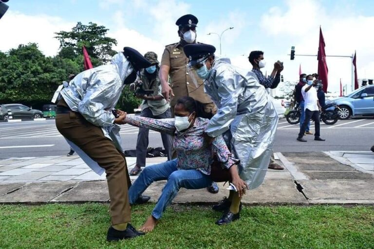 රාජපක්ෂ දේශපාලනයට එරෙහි රට පුරා විරෝධතා රැල්ලක්: දවස් දෙකට 60ක් අත්අඩංගුවට ( ඡායාරූපමය පුවත)