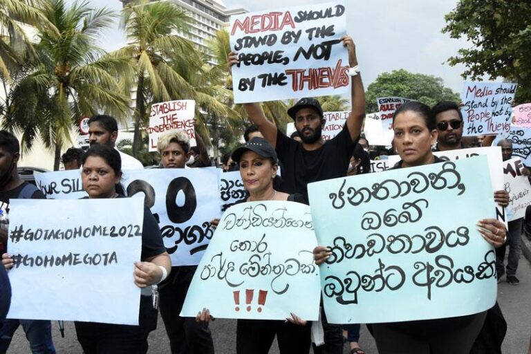 අරගලය මග නොහරිනු.- විපක්ෂයේ පක්ෂවලට තරුණ ජනමාධ්‍යවේදීන්ගෙන් කරුණු 10ක ලිපියක්