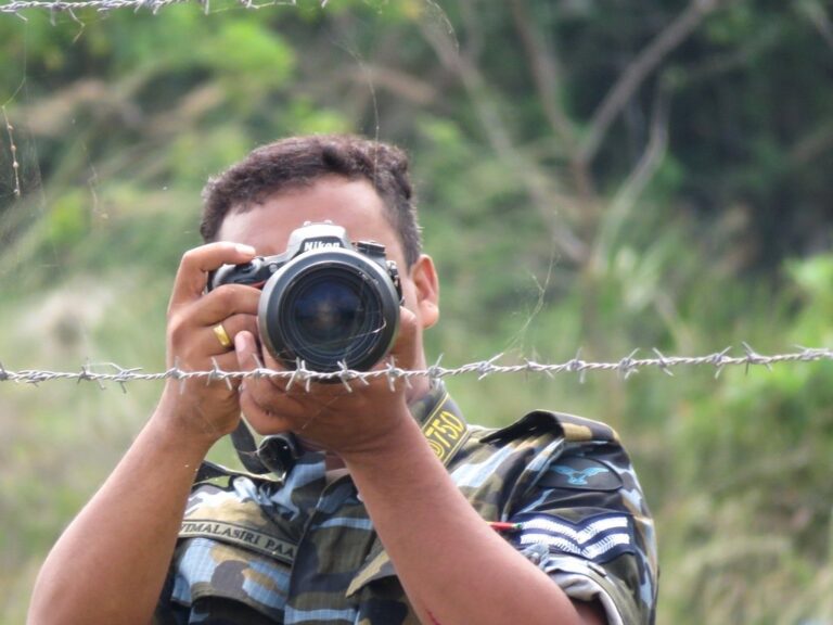 මෙරට තුන් ලක්ෂයක හමුදාවෙන් අනීතික හැර යාම් 54,000 ක්!