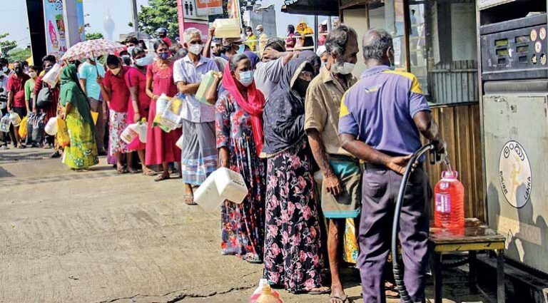 භූමිතෙල් මිල ඉහළ දැමීම: ග්‍රාමීය හා නාගරික පරිධිය ගිනි තැබීමකි – අහිලන් කදිරගාමර් සහ දේවක ගුණවර්ධන