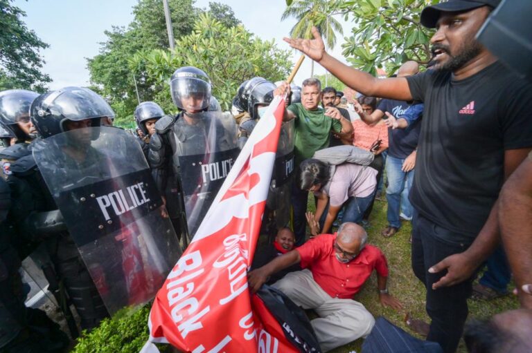 “යුක්තිය වෙනුවට තුවක්කු” “පහන් වෙනුවට ගුටි” කළු ජූලිය 40වන වසර කොළඹ දී…[Video/Photos]