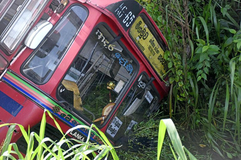 මග මරුවා සමඟ වාසේ – සුනන්ද දේශප්‍රිය