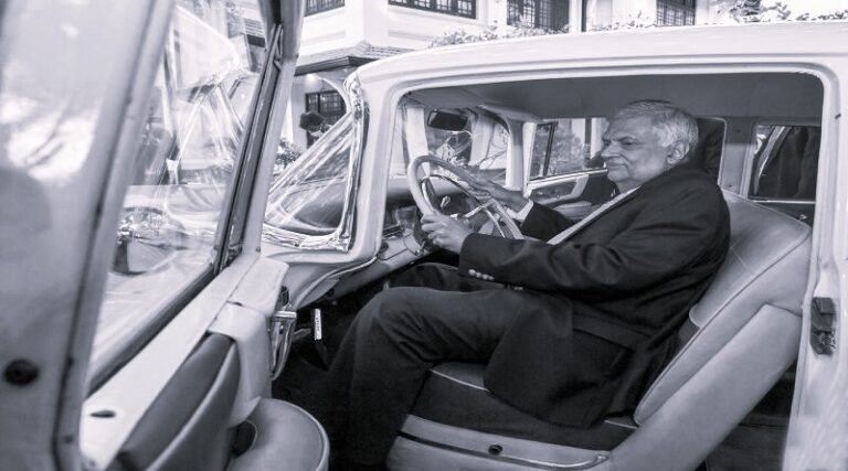 රනිල් රාජපක්ෂගේ ජනාධිපති ලේකම් කාර්යාලයේ වාහන අලුත්වැඩියාව සඳහා රුපියල් මිලියන 645 ක්; සමහර වාහන 17ත් පාරක්!