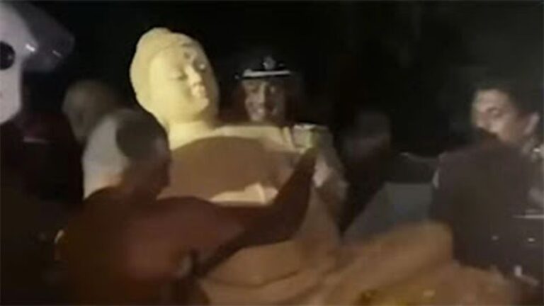 ත්‍රිකුණමල ජූස් බාර් වැල්ලේ බුදුරුව, බුද්ධාගම නැවත ආයුධකරණය කිරීමේ වෑයම සහ පසුබිම් කතා