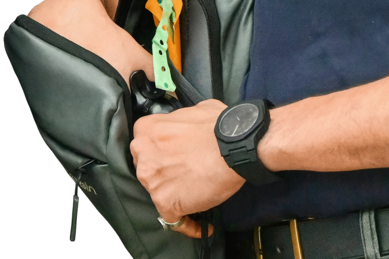 විපක්ෂ රැලියෙහි   සඟවා ගෙන සිටි බලපත්‍ර රහිත ගිනි අවිය සමඟ නාමල්ගේ අංගාරක්ෂකයා අත්අඩංගුවට