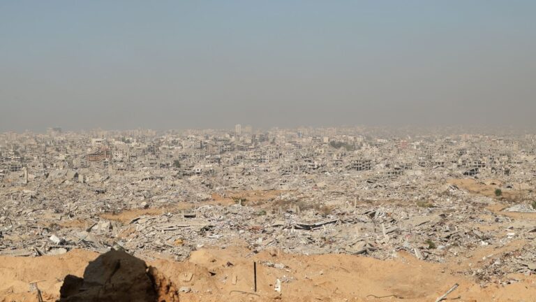 ගාසා තීරයේ සිට: මෙහි මිනිසුන්ට ජීවත් විය හැකිද යන්න සිතාගත නොහැක; එනමුත් ජනයා එහි වාසය කරති