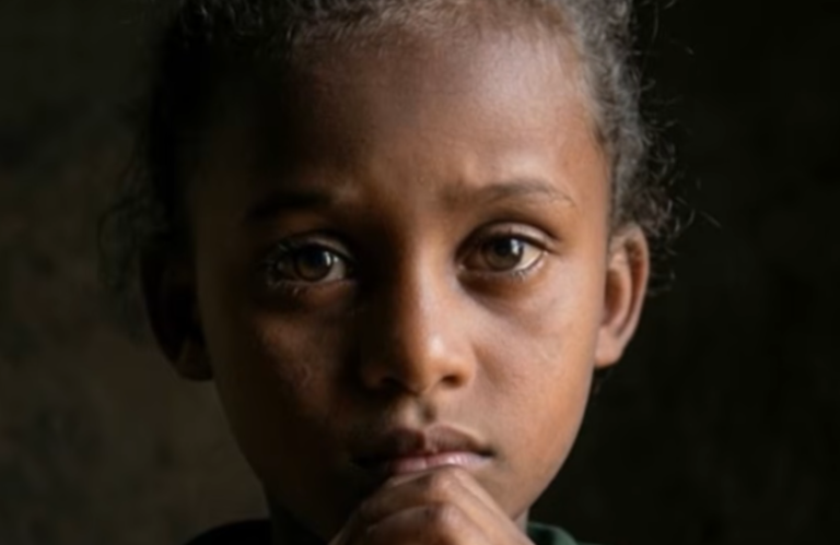 වැලි මළුවේ කෝම්පිට්ටු.. | ළමා අපයෝජනයන්ට එරෙහි ගීතය Emotional Song Against Child Abuse