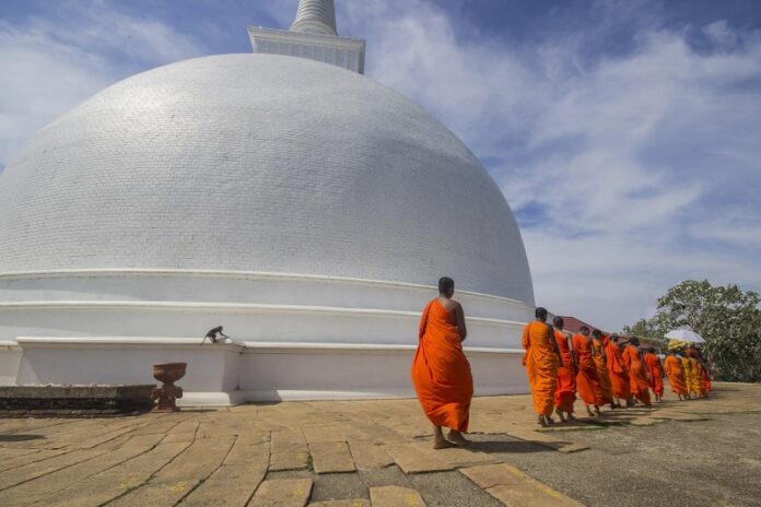 monks-sri-lanka-view
